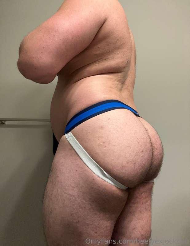 So submissive and willing to grow for me 😈 just for size ref..