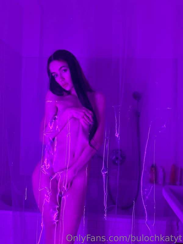 So I'm naked and it looks so sexy 💜 and this color looks per..