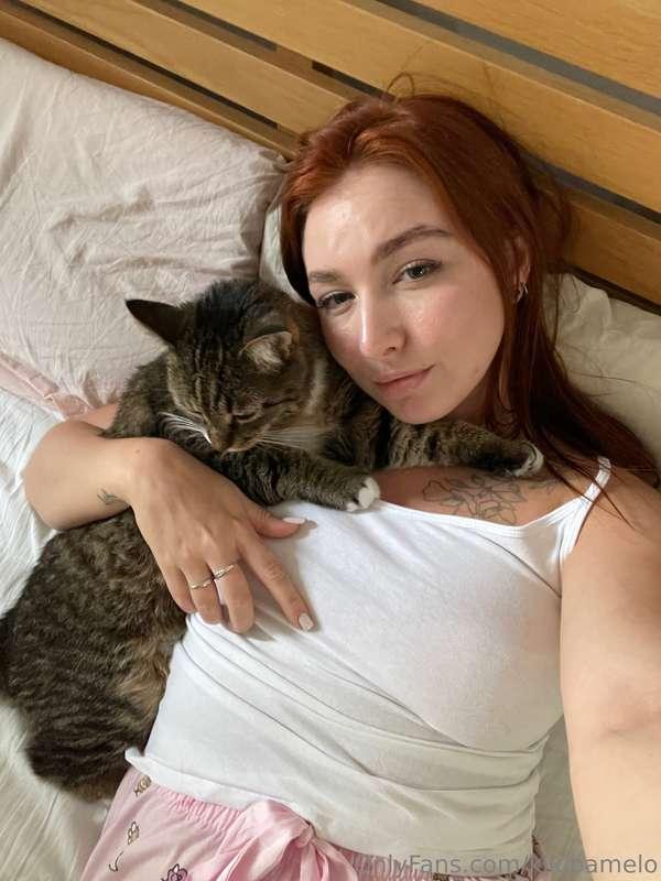 Two sweet buns in one photo💕 Who do you want to pet more?