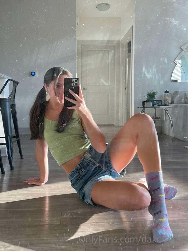 I just sent you a pic of me in this pose completely naked 🙈 ..