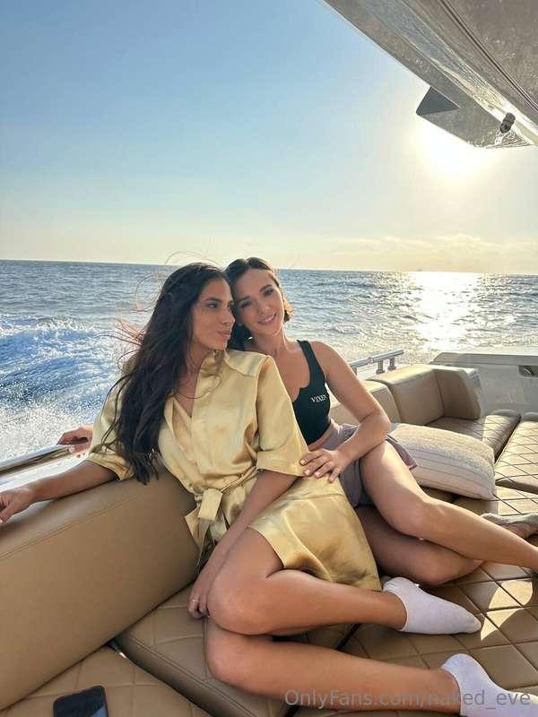 ⛵