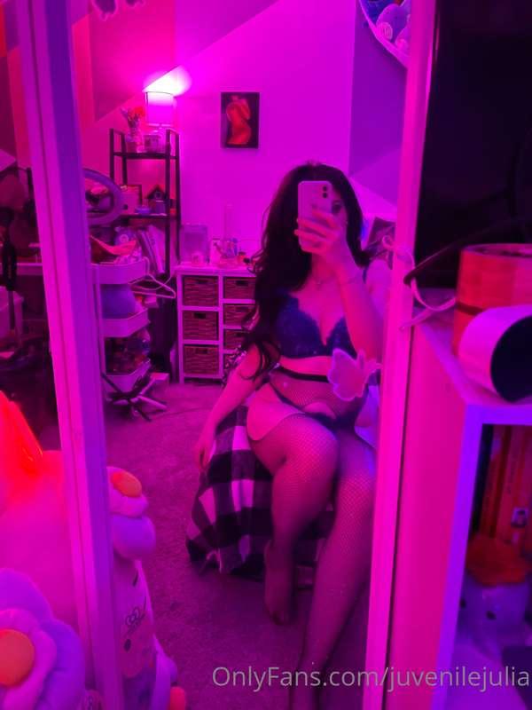 juvenilejulia image #1