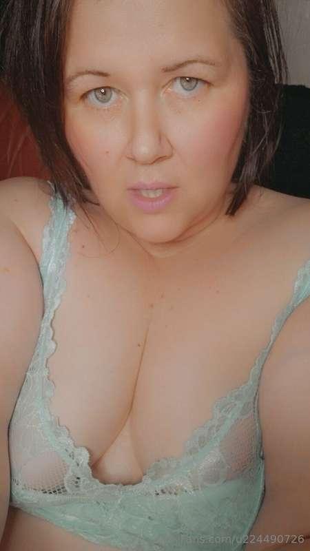 Look into my green 💚 eyes as u tell me what u want to do to ..