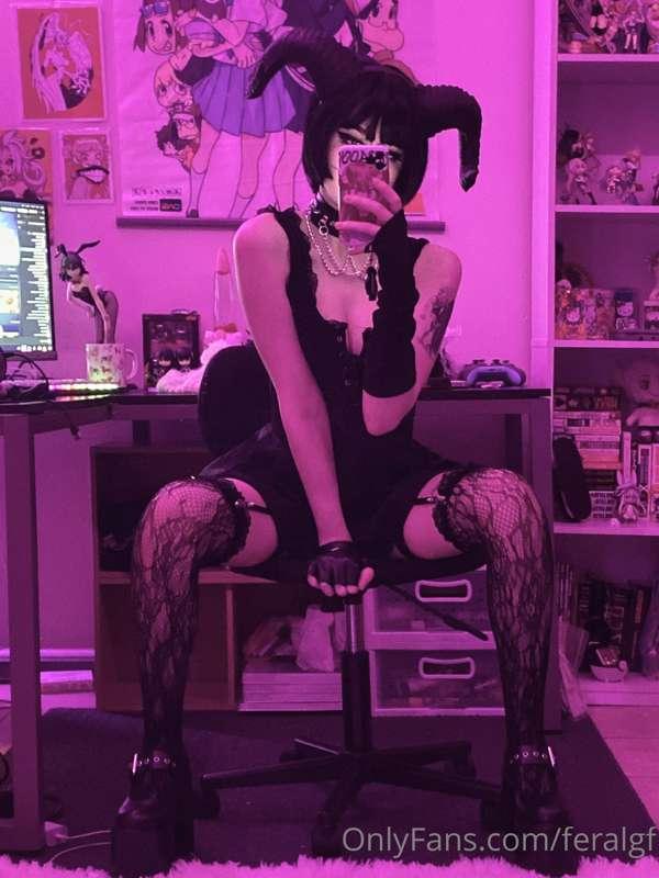 ur demon gf is horny 😈

PHOTOS:
lots of from below, in a ski..