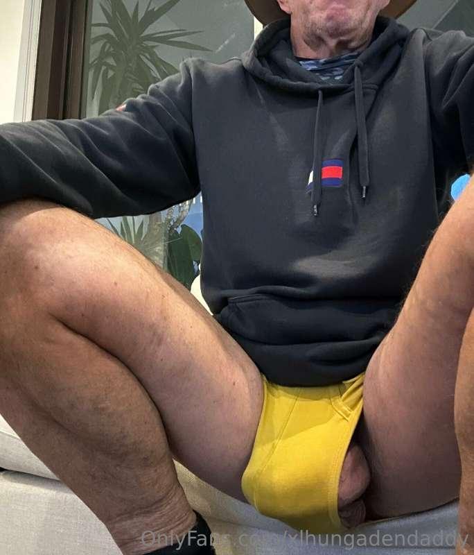 Manspread ! My massive cock goes into battle against my favo..