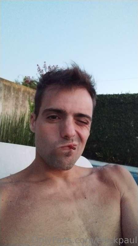 After pool draw 😏💦🚬
DM for prívate pack 😈😈🍆