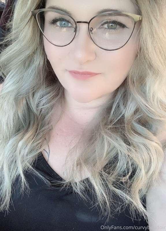 I had to get new glasses! What do you guys think?! 😘 I’m sti..