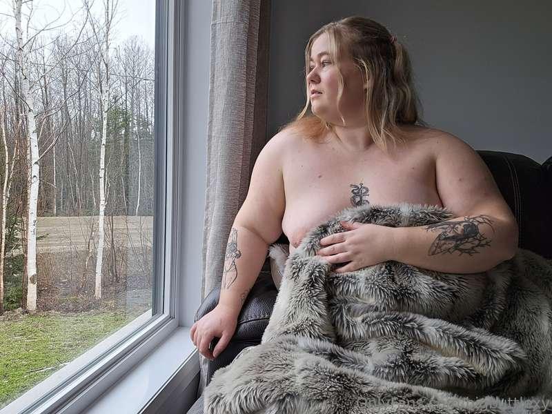 Its Sunday, let's stay naked at home 🤫