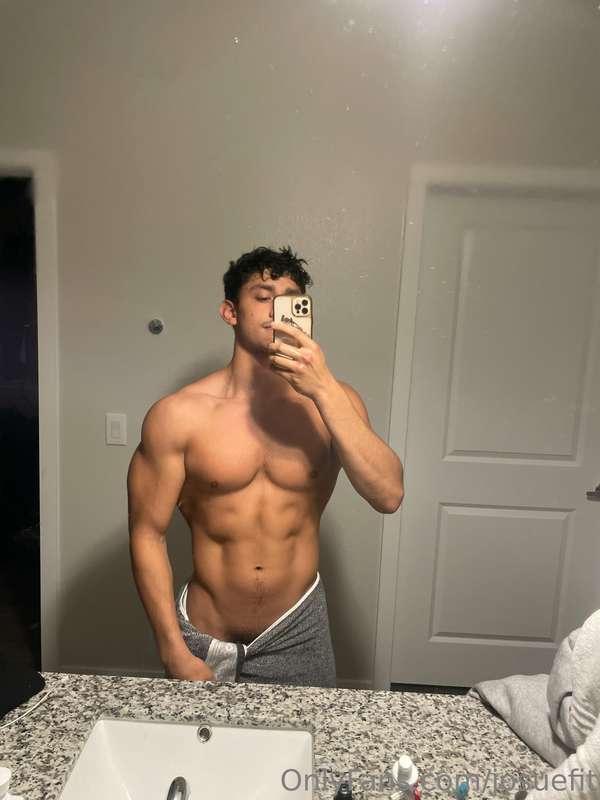 Hope everyone had a good Valentine’s Day 😘. Check DMs for a ..