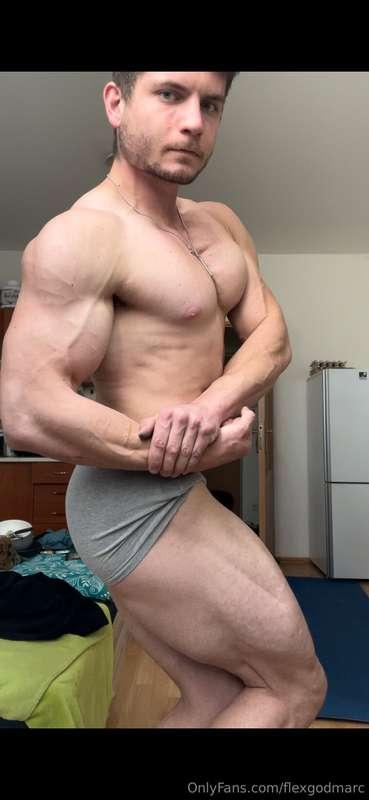 New muscle daddys full close up posing update!🥰🥰Contact me t..