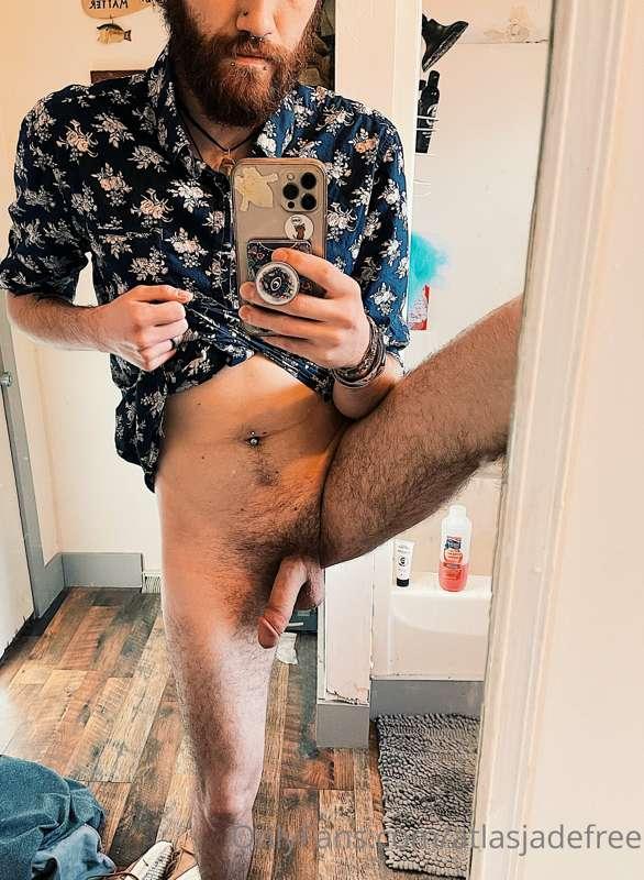 A little after work picture taking.  😏.  Tip this if you wan..