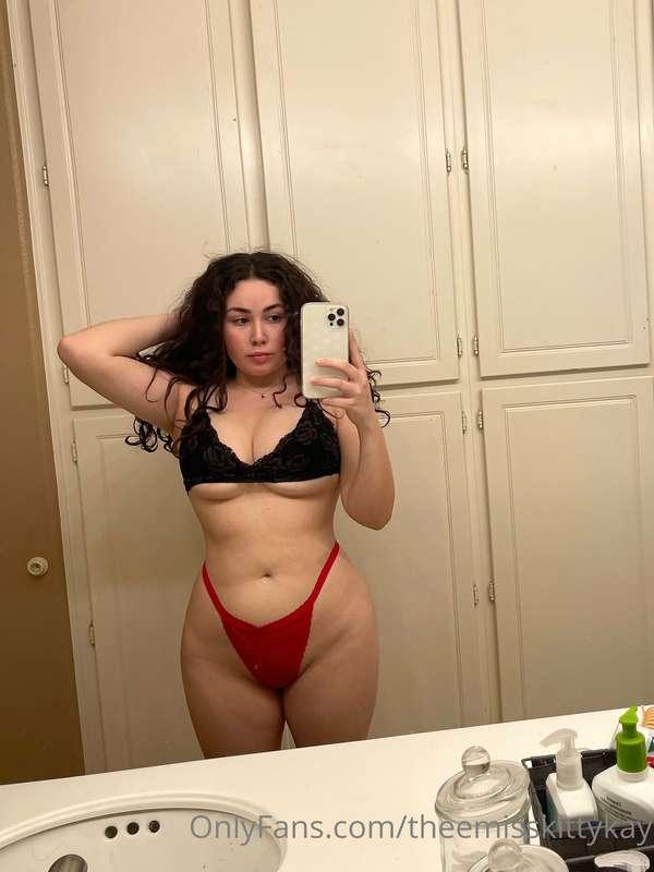 here’s me no posing + no makeup <3