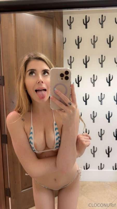 swipe to see my titties 