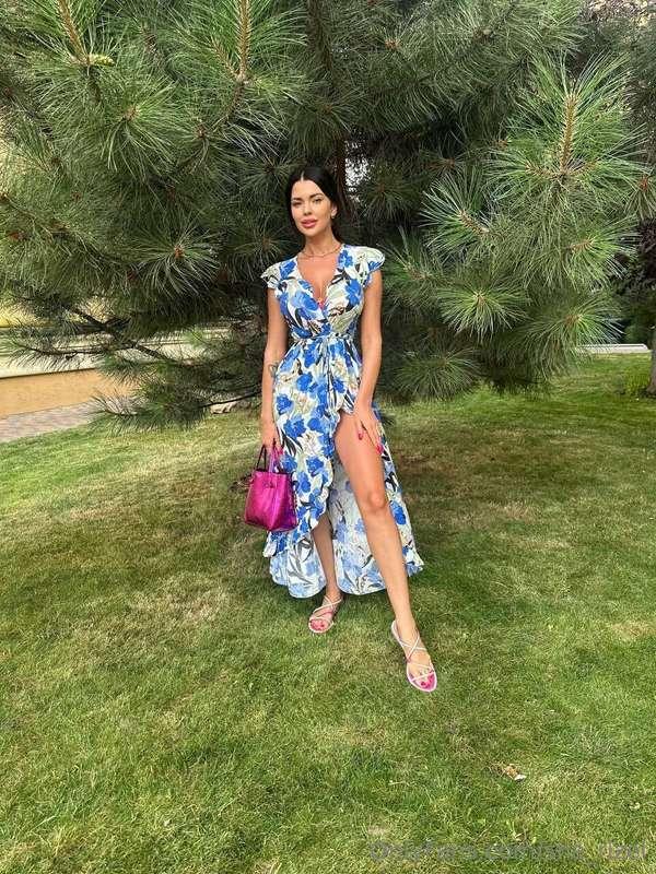 Do you think the dresses look good on me? 💕