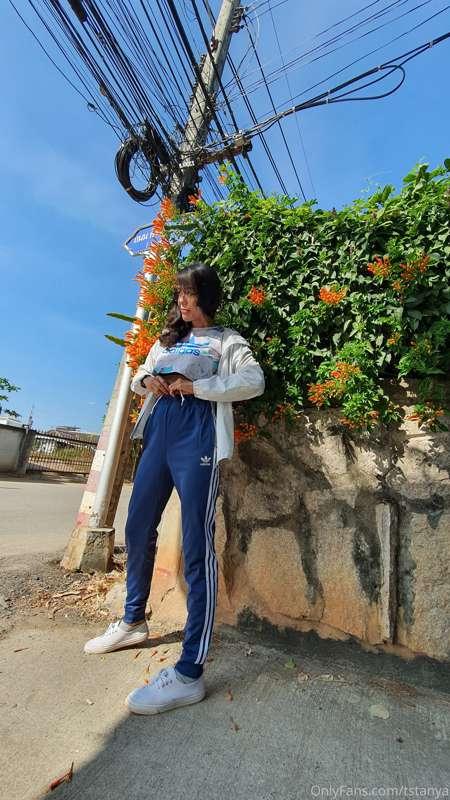 I like athletes and I like men in sportswear. So sexy horny ..