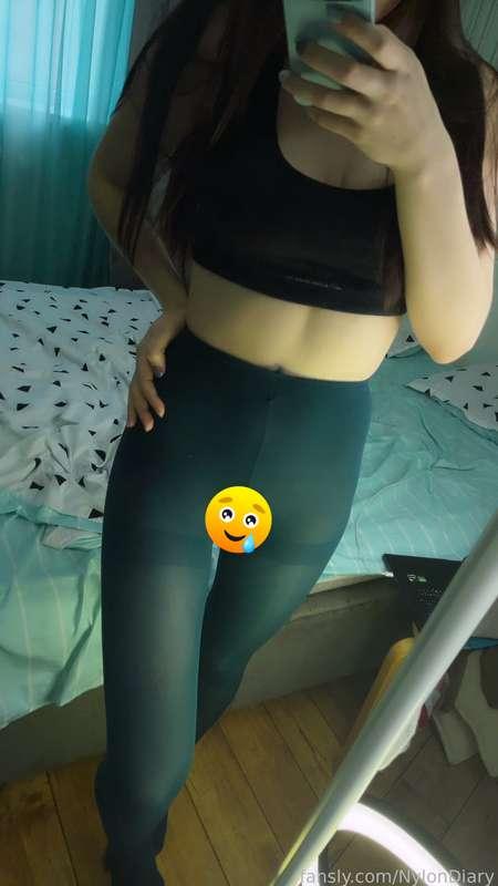 Little photoset to spoil my colored tights fans 💣

#pantyhose #tights #nylon #legs #new #fetish #mirror #custom #selfie #fyp