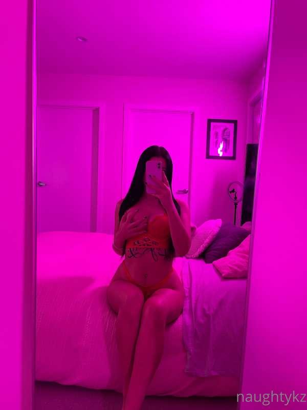 Waiting in bed like....  🤗