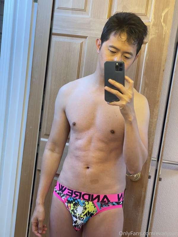 I cleaned the mirror just for this!   7 pics and 2 vids of m..