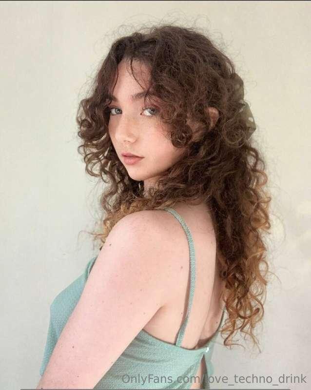 𝐅𝐑𝐄𝐄 𝐒𝐔𝐁👉 @curly_deity🙈🔞
Gorgeous doll for your hot desires ..