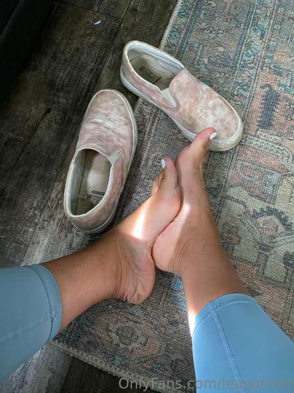 I’ve never worn socks with slip ons, I can stand it! Wheneve..