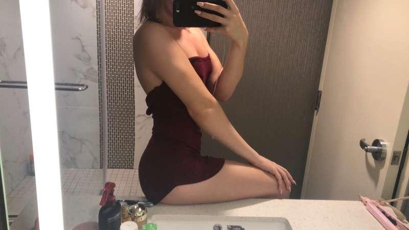 Come slip me out of this dress baby!❤️