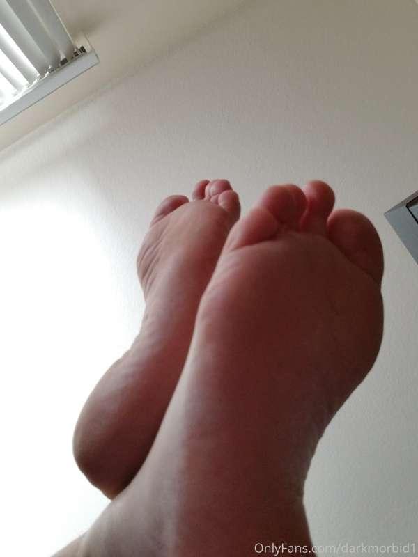 These lovely feet walked around for 6 hours at Halloween Hor..