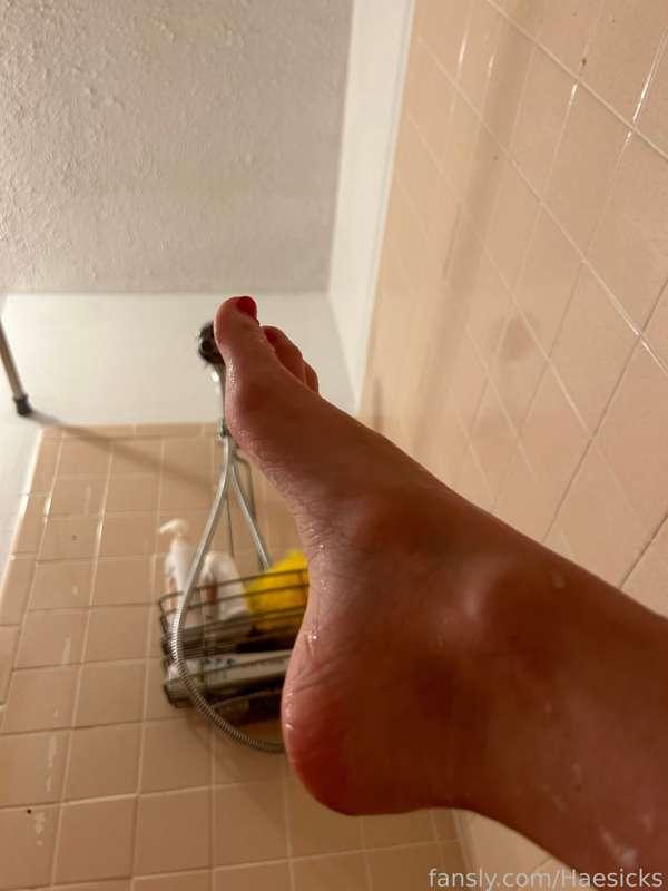 Like if I should drop a set specifically for feet soon 💅🏻
