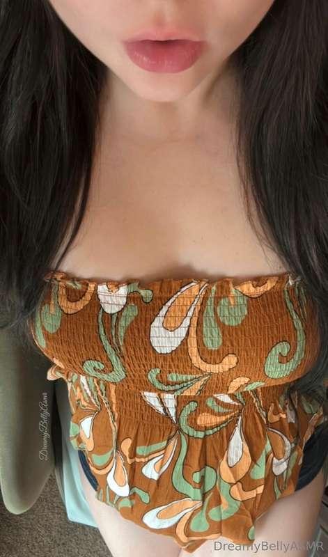 New lil outfit with hot booty shorts💋