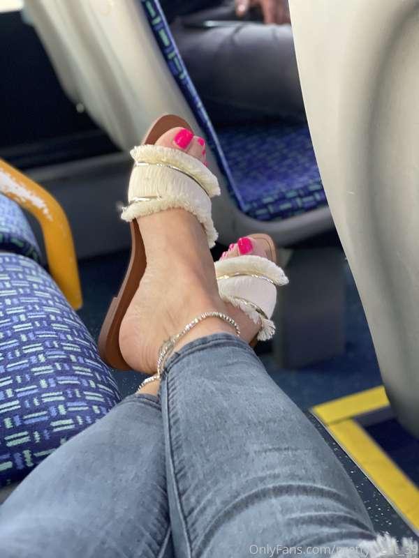 Haha he kept looking at my feet 😉even he turn to have a bett..