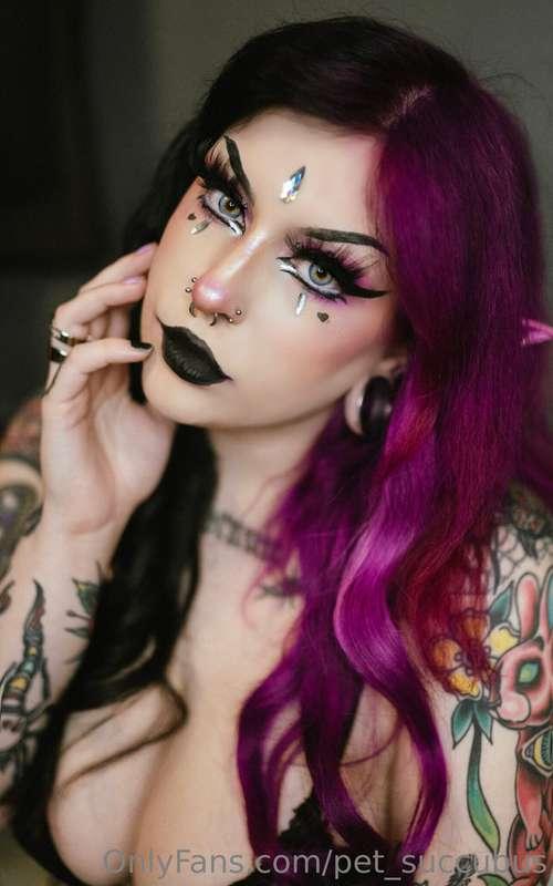I did a dark elf look and it was so much funn. For this set ..