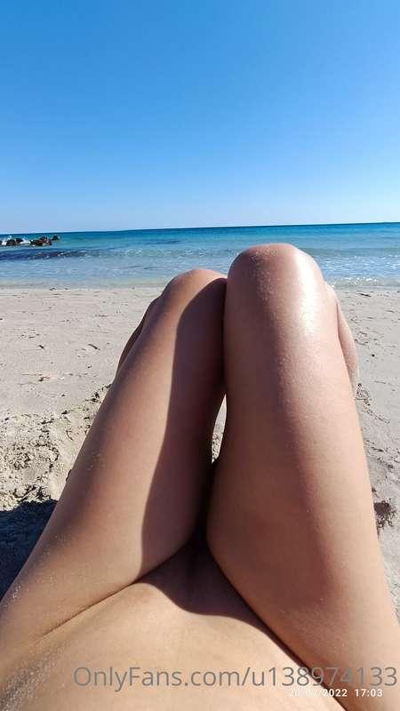 Would you want to see me jerk off alone in the beach?  🤤💦 Pl..