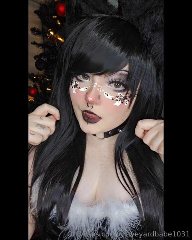 I hope you're being careful in all this snow! 🥺🖤❄️