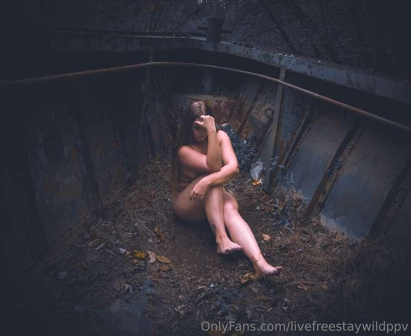 All uncensored nude pictures on my main page @livefreestaywi..