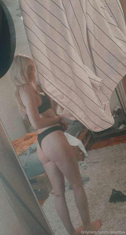 Do you like me in Black ? Or you prefer red? Let me know you..