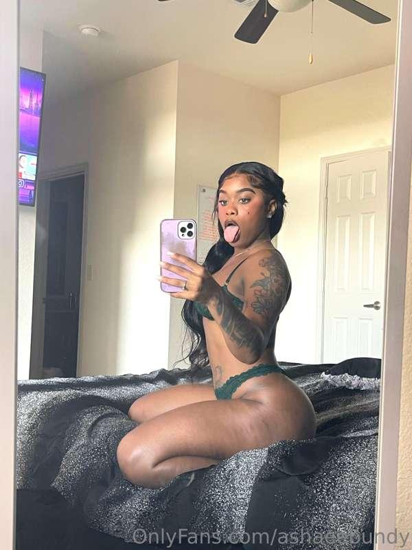 Let me take a seat on your face 👅