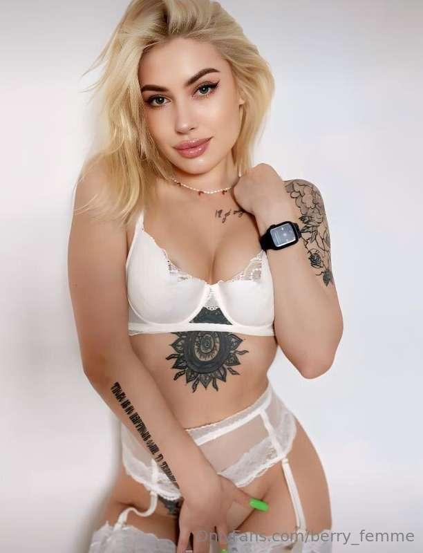 ## This beautiful hottie @karina_sm is very eager to do naug..