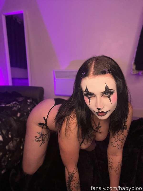 Do I scare you baby? 🤡

#clown #girlswithpiercings #goth #thick #bikini