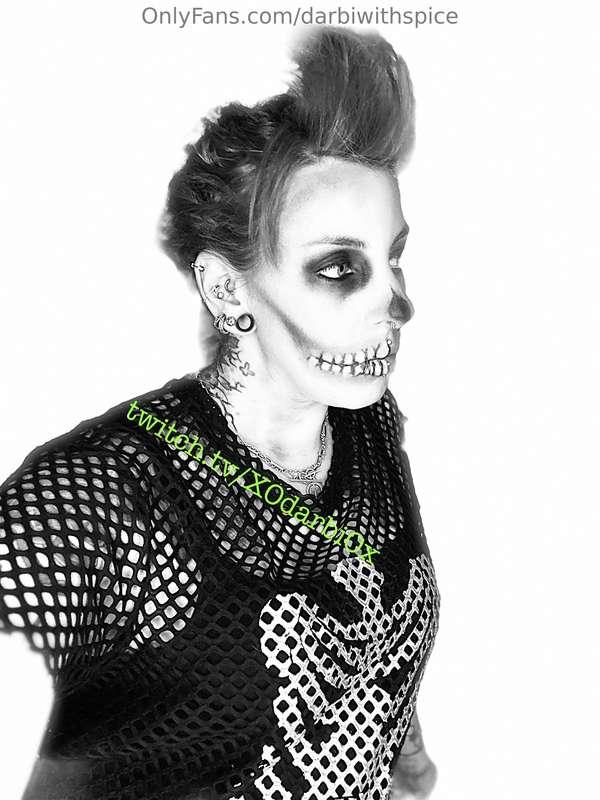 Tonight’s makeup was fun for stream. Tip $5 or more each mon..