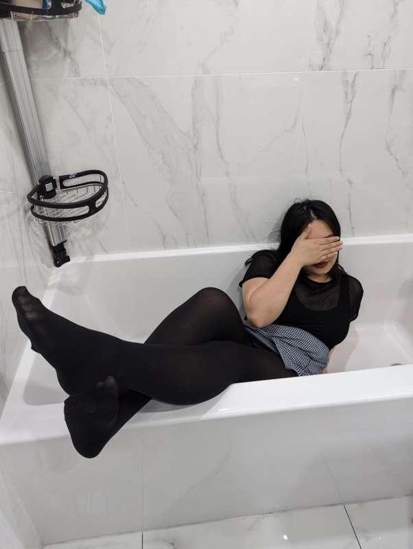Bathtub photos? 
