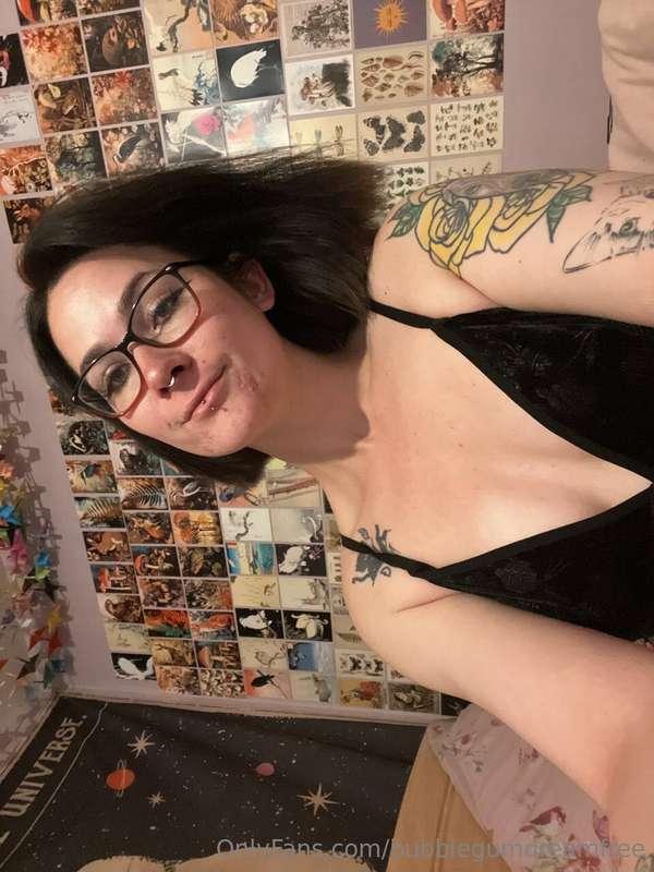 Fancy a treat? 👀Why don't you get one of my paid pages? 😝💖