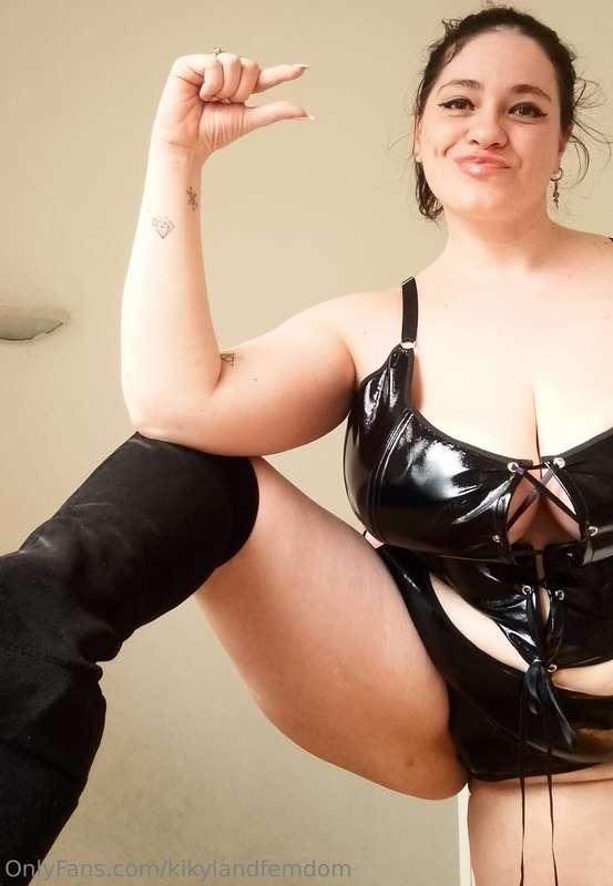 Too small for your Goddess, loser!