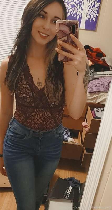 Hope your all having a good Saturday! Im hanging out with so..