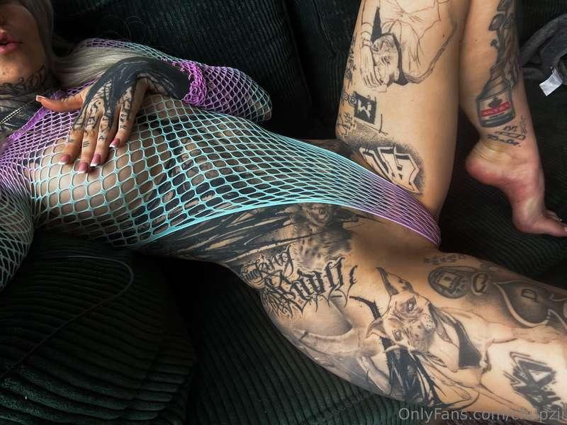 Fist one on your DMs 🫢💘 second one coming soon 🔜Happy Valent..