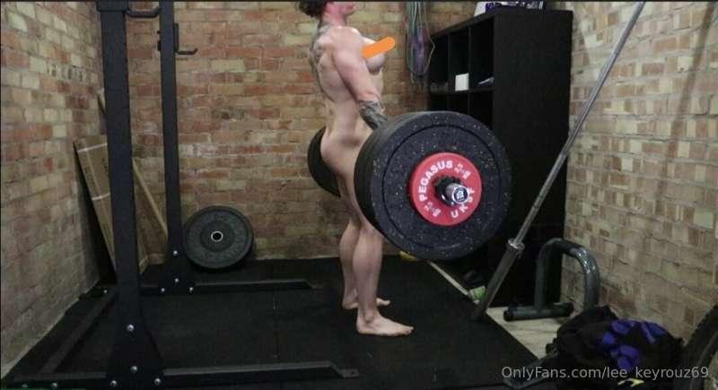 FULL deadlifting session COMPLETELY NAKED!!! Watch me liftin..