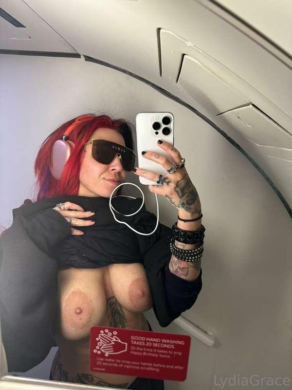 Plane titties 💕