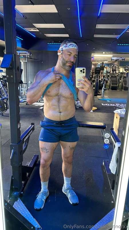 Starting my day off with the gym 💪