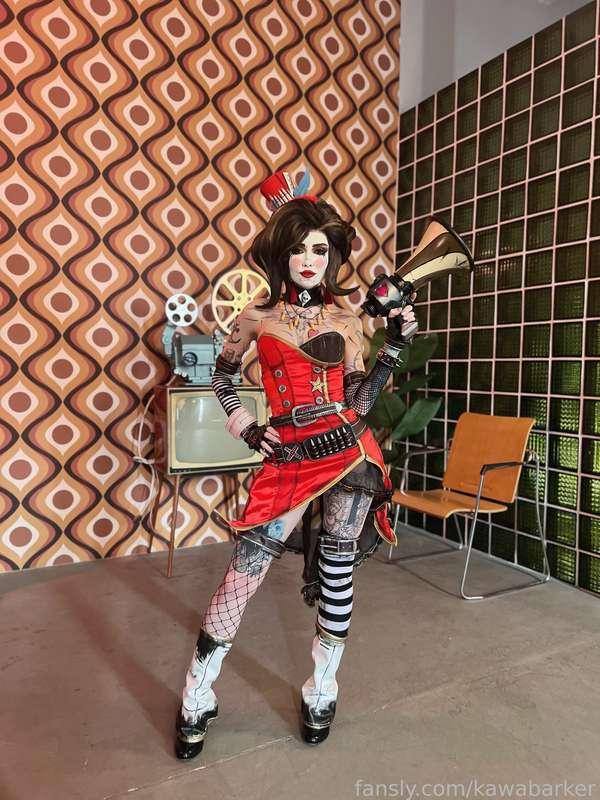 Mad Moxxi backstage selfie set✨