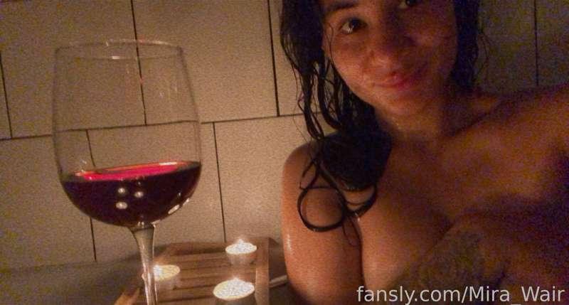 Can I invite you for a romantic evening in my bathtub ? 🥰🍷

#fyp #bigass #boobs #wetpussy #anal #asian #deeptrhoat  #tight #ass #blowjob
#creampie  #gag #tied #lesbian #gangbang #porn #feet #tits #cute