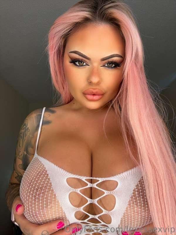 Pink haired Slut 💘💗