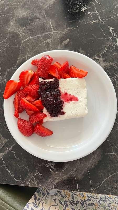 There is no love more sincere than the love of food🤭😋  don't..